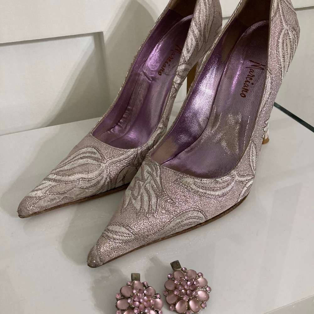 Evening Pumps - Picture 2 of 9